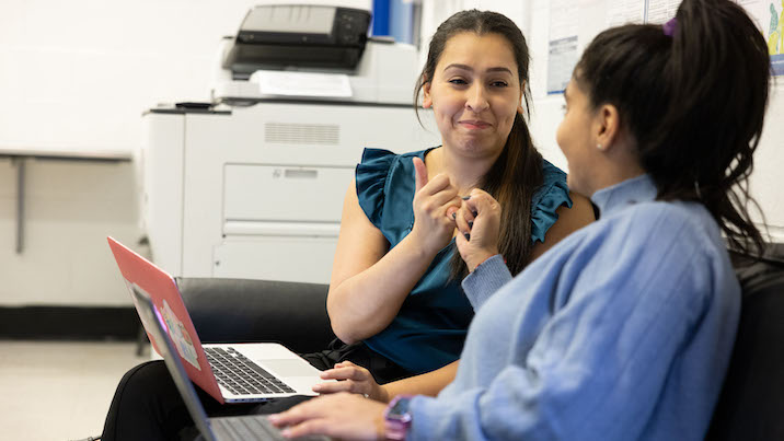 Resident and
mentor sitting and
exchanging smiles in
a teacher’s lounge.